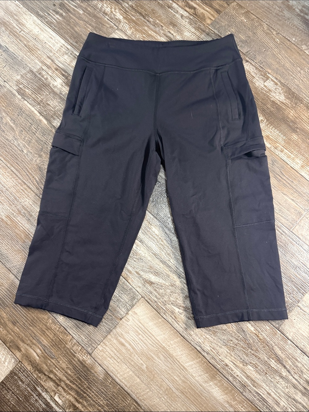 Duluth Women’s Black Cargo Active Capris